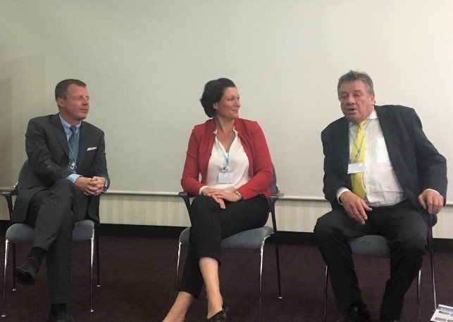 Lars Kossack (Thüringen Recycling Erfurt GmbH), Carine Cornez-Fiege (LEG) und Herrn Payer (Payer Ingenieurbüro Erfurt) Thüringen Recycling GmbH Weimar